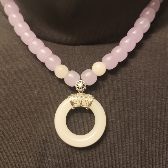Light purple jade neckleck - Picture 2 of 3